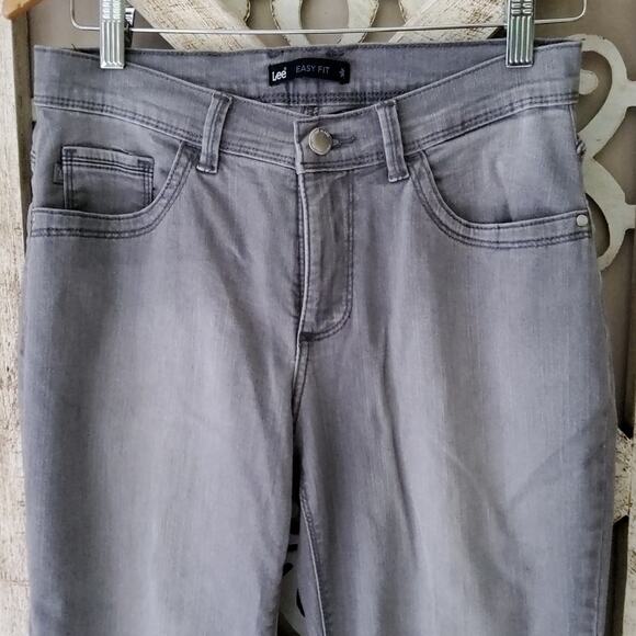 Lee Women's Petite Easy Fit Cropped Denim Jeans in Gray Wash - Picture 2 of 6